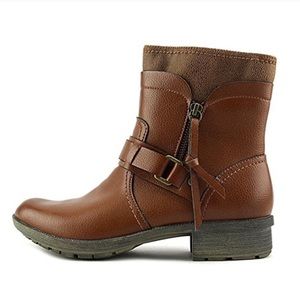 Clark’s | 7.5 | new Riddle Avant tan boots w brass